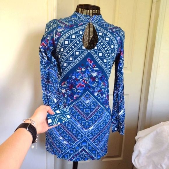 Express cobalt blue floral print key hole long sleeve dress size S - Picture 4 of 8